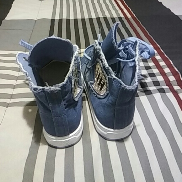 Sneakers - Picture 4 of 4